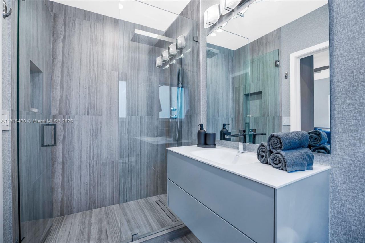 38 SW 25th Rd, Miami, FL 33129 Photo