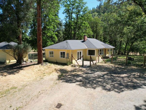 199 Powell Creek Road, Williams, OR 97544