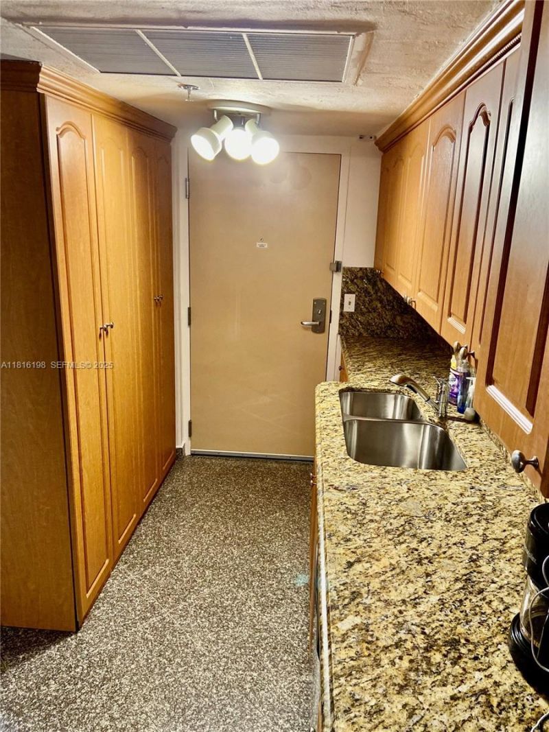 19201 Collins Ave, Unit 441, Sunny Isles Beach, FL 33160 Photo