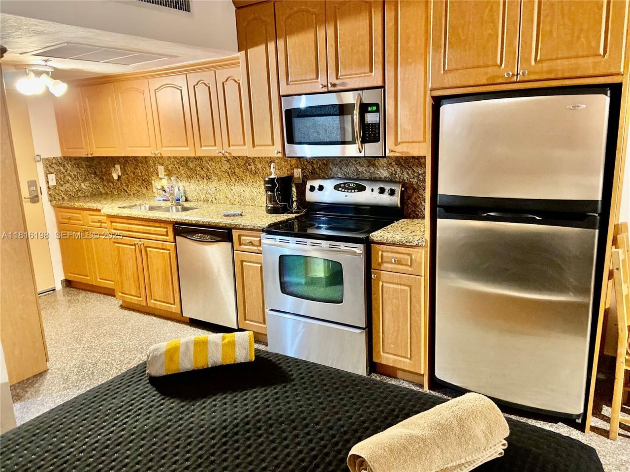 19201 Collins Ave, Unit 441, Sunny Isles Beach, FL 33160 Photo