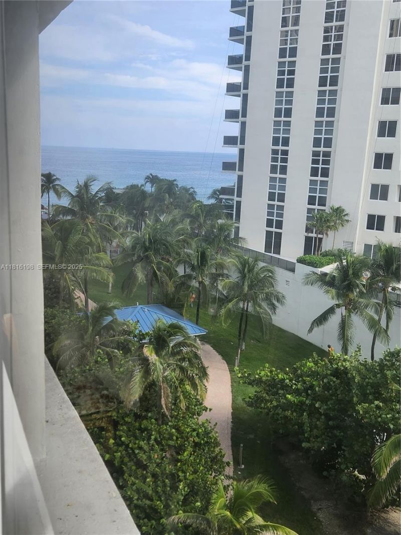 19201 Collins Ave, Unit 441, Sunny Isles Beach, FL 33160 Photo