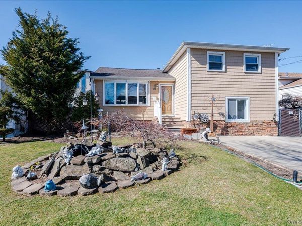 22 Cheshire Road, Inwood, NY 11096