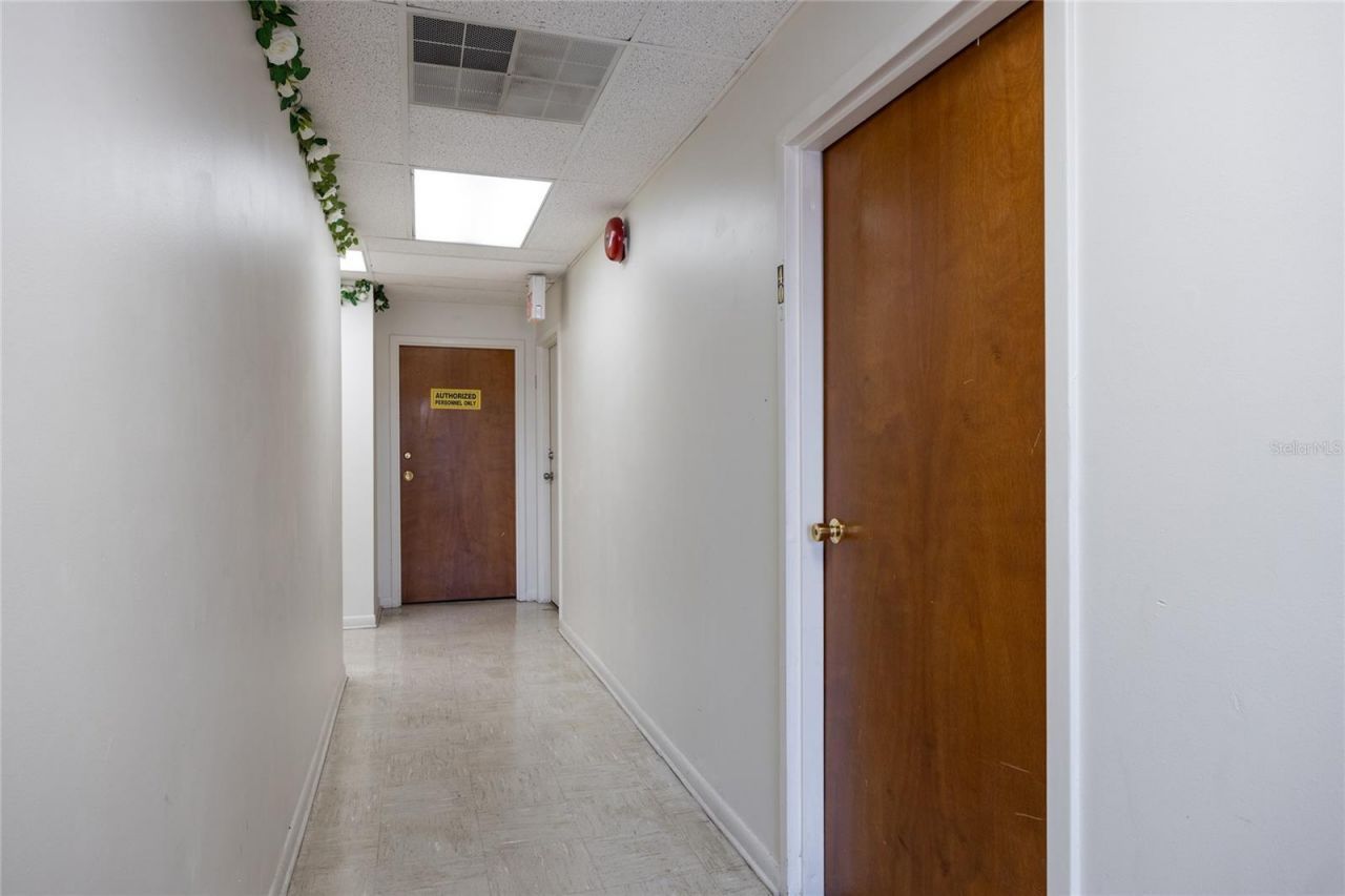 11213 N Nebraska Avenue, Unit C406, Tampa, FL 33612 Photo