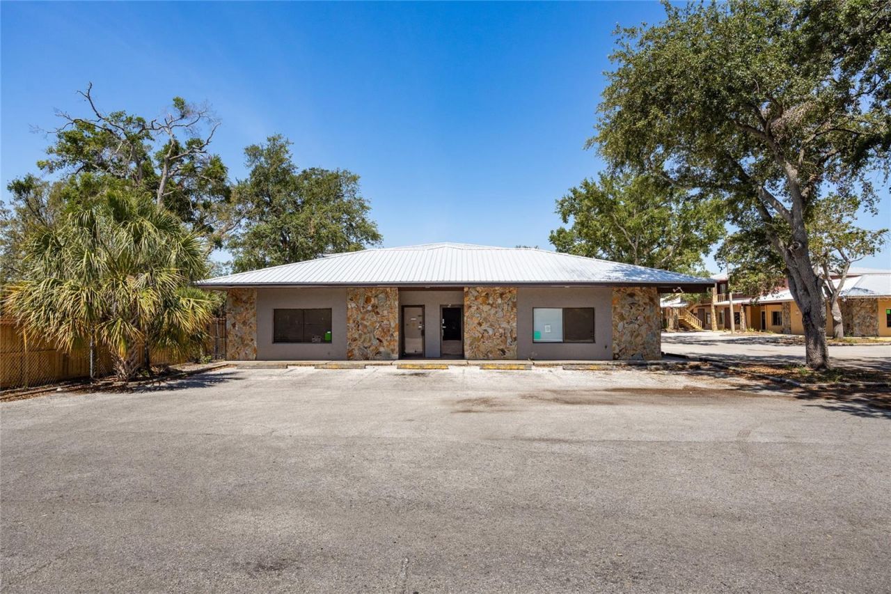 11213 N Nebraska Avenue, Unit C406, Tampa, FL 33612 Photo