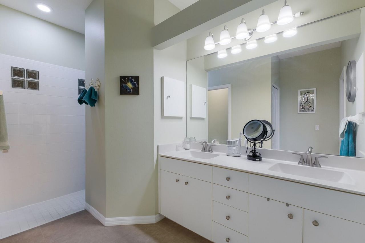 915 SW Barclay Court, Venice, FL 34293 Photo