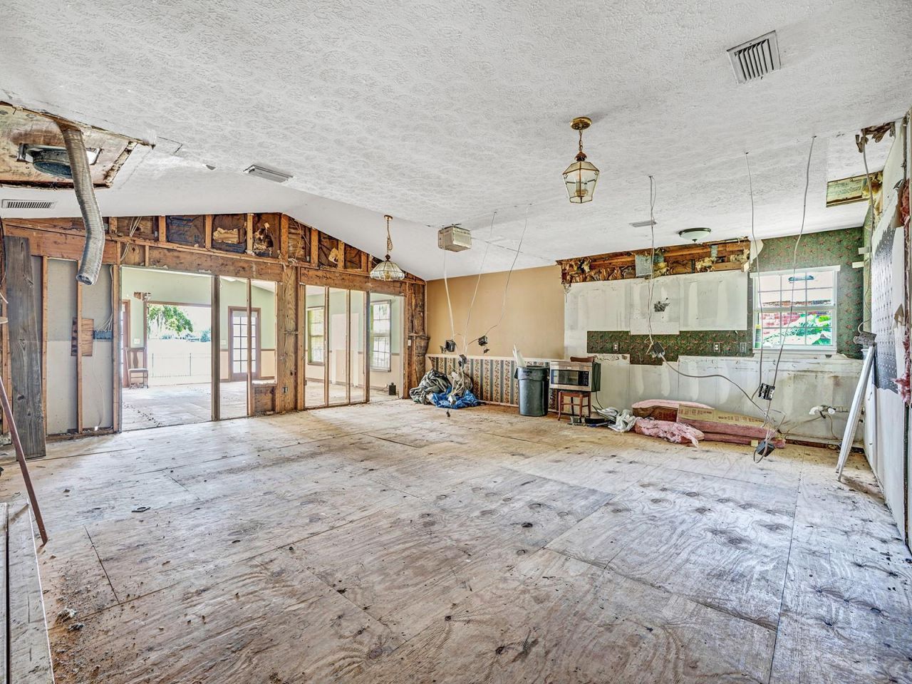 14808 Lake Magdalene Circle, Tampa, FL 33613 Photo