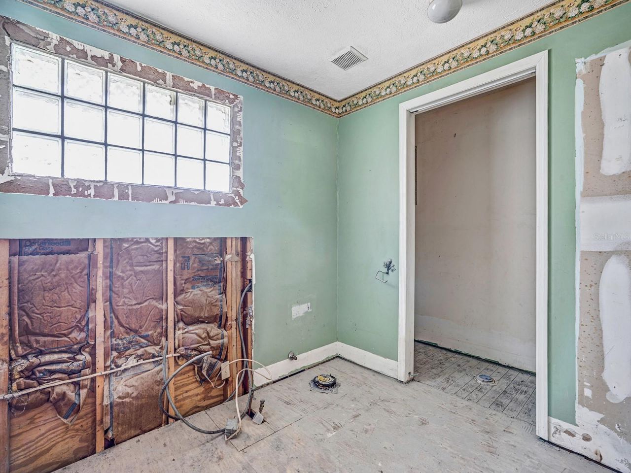 14808 Lake Magdalene Circle, Tampa, FL 33613 Photo