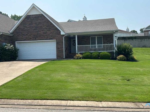 305B Paris Harbor Dr, Paris, TN 38342