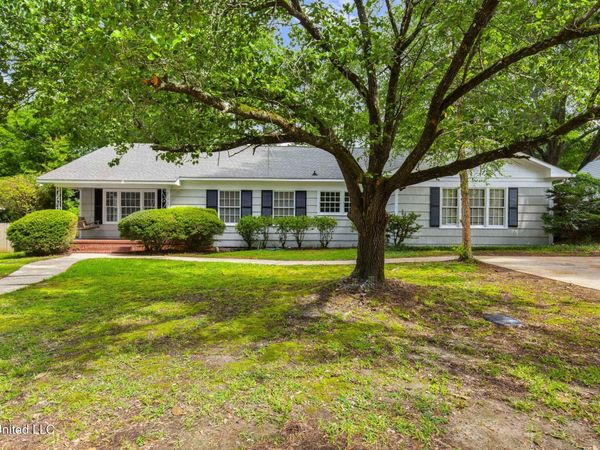3821 Montrose Circle, Jackson, MS 39216