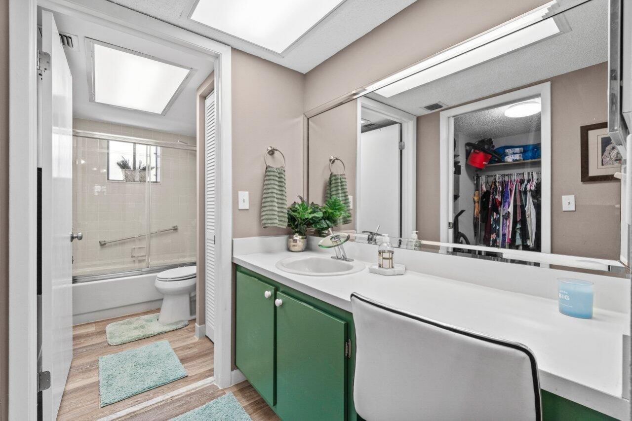 5100 Las Verdes Circle, Unit 316, Delray Beach, FL 33484 Photo