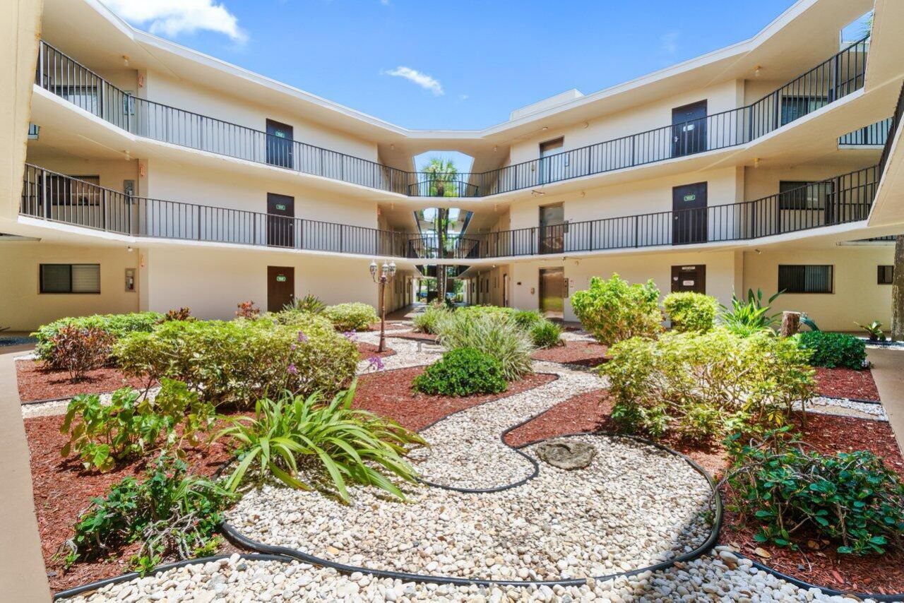 5100 Las Verdes Circle, Unit 316, Delray Beach, FL 33484 Photo