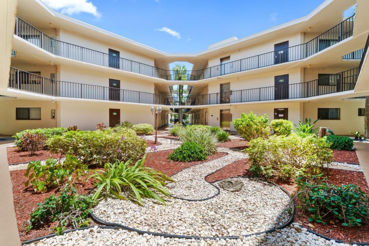 5100 Las Verdes Circle, Unit 316, Delray Beach, FL 33484 Photo