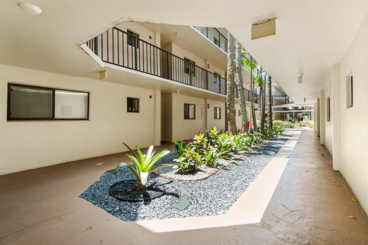 5100 Las Verdes Circle, Unit 316, Delray Beach, FL 33484 Photo