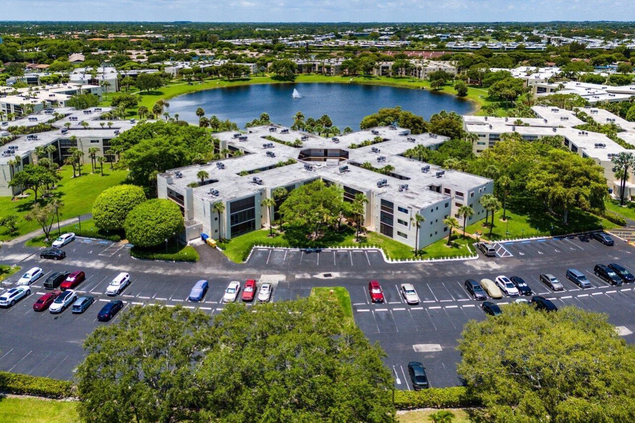 5100 Las Verdes Circle, Unit 316, Delray Beach, FL 33484 Photo
