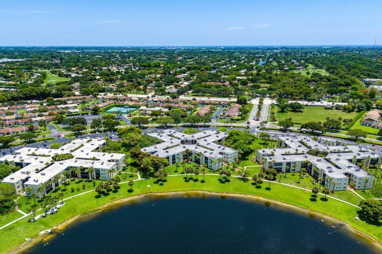 5100 Las Verdes Circle, Unit 316, Delray Beach, FL 33484 Photo