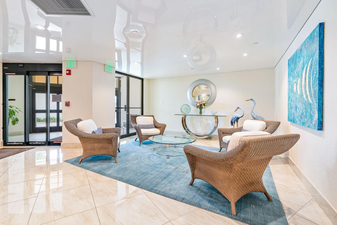 5420 N Ocean Drive, Unit 305, Singer Island, FL 33404 Photo