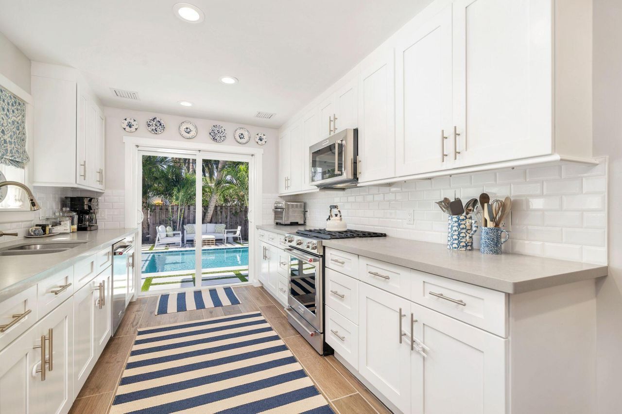 216 Lakeland Drive, West Palm Beach, FL 33405 Photo