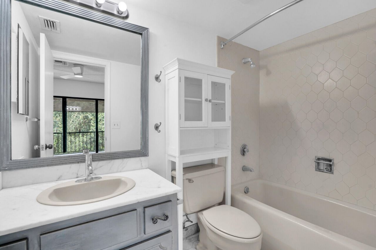 1701 Presidential Way, Unit A201, West Palm Beach, FL 33401 Photo