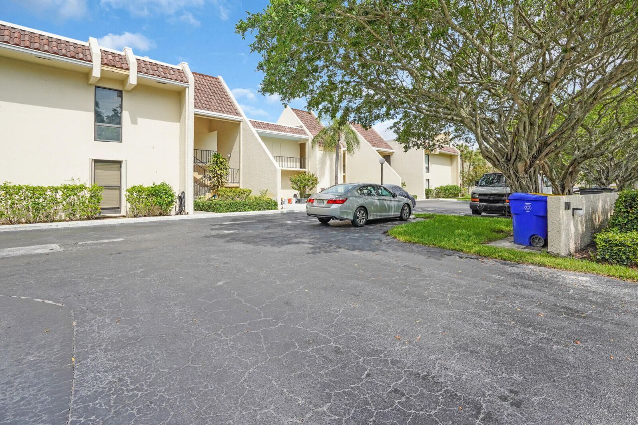 1701 Presidential Way, Unit A201, West Palm Beach, FL 33401 Photo