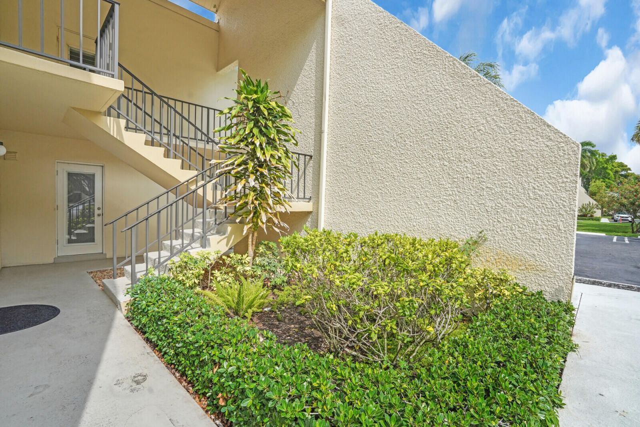 1701 Presidential Way, Unit A201, West Palm Beach, FL 33401 Photo