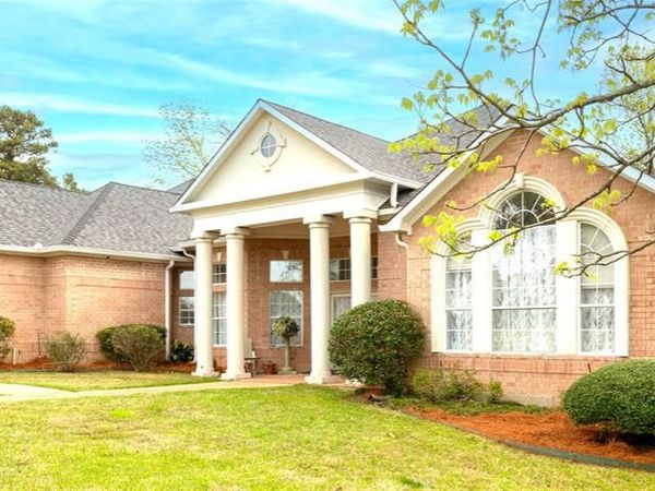 745 Southern Trace Parkway, Shreveport, LA 71106