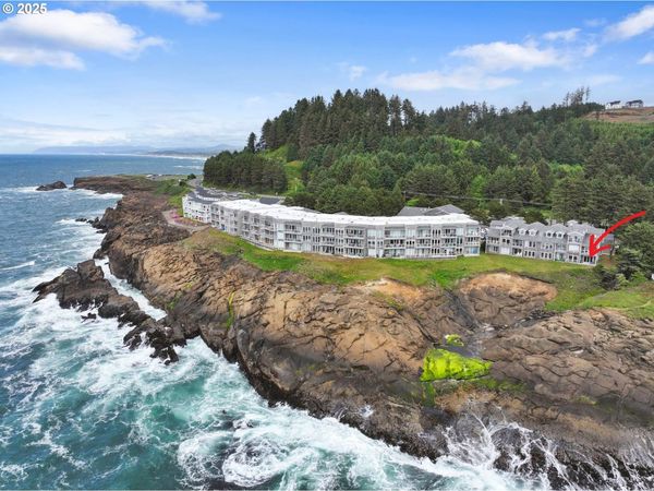 1113 N HIGHWAY 101, Unit 1, Depoe Bay, OR 97341