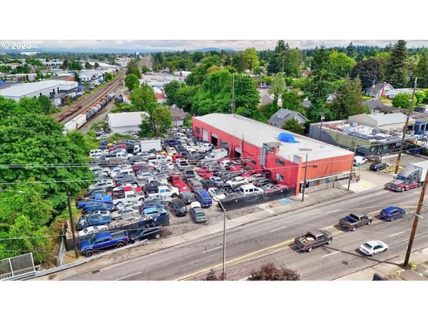 7606 NE M L KING JR BLVD, Portland, OR 97211