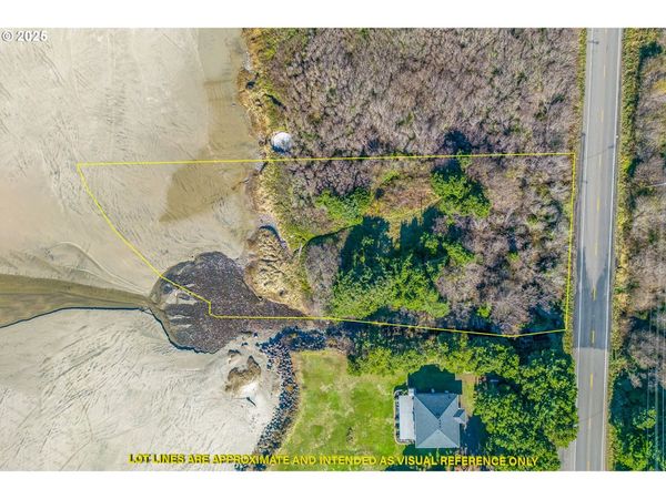 N 101 HWY, Unit 300, Yachats, OR 97498