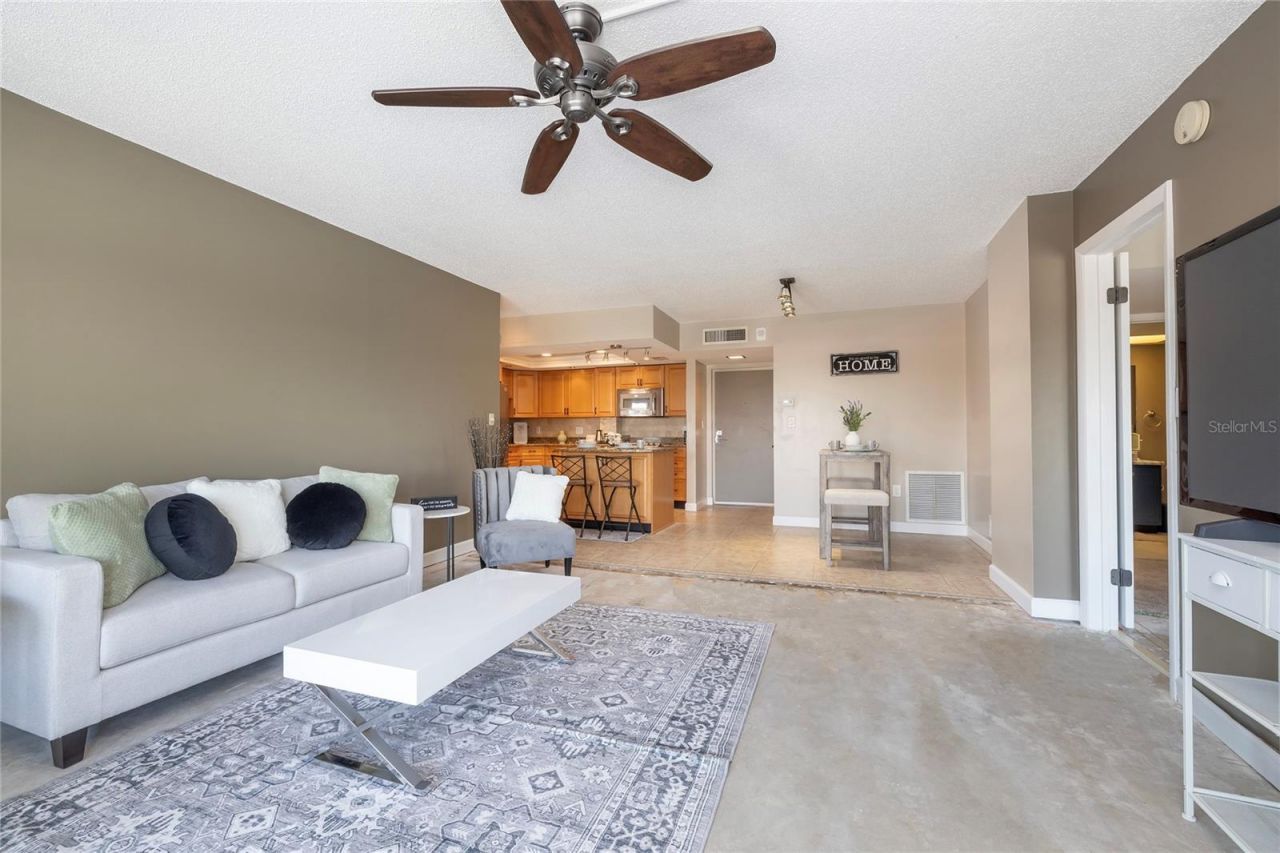 4900 Brittany Drive S, Unit 613, Saint Petersburg, FL 33715 Photo