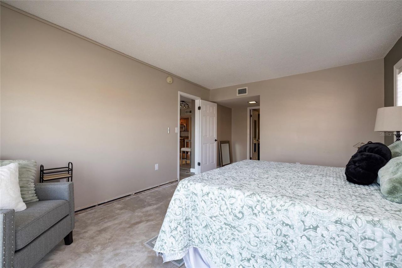 4900 Brittany Drive S, Unit 613, Saint Petersburg, FL 33715 Photo