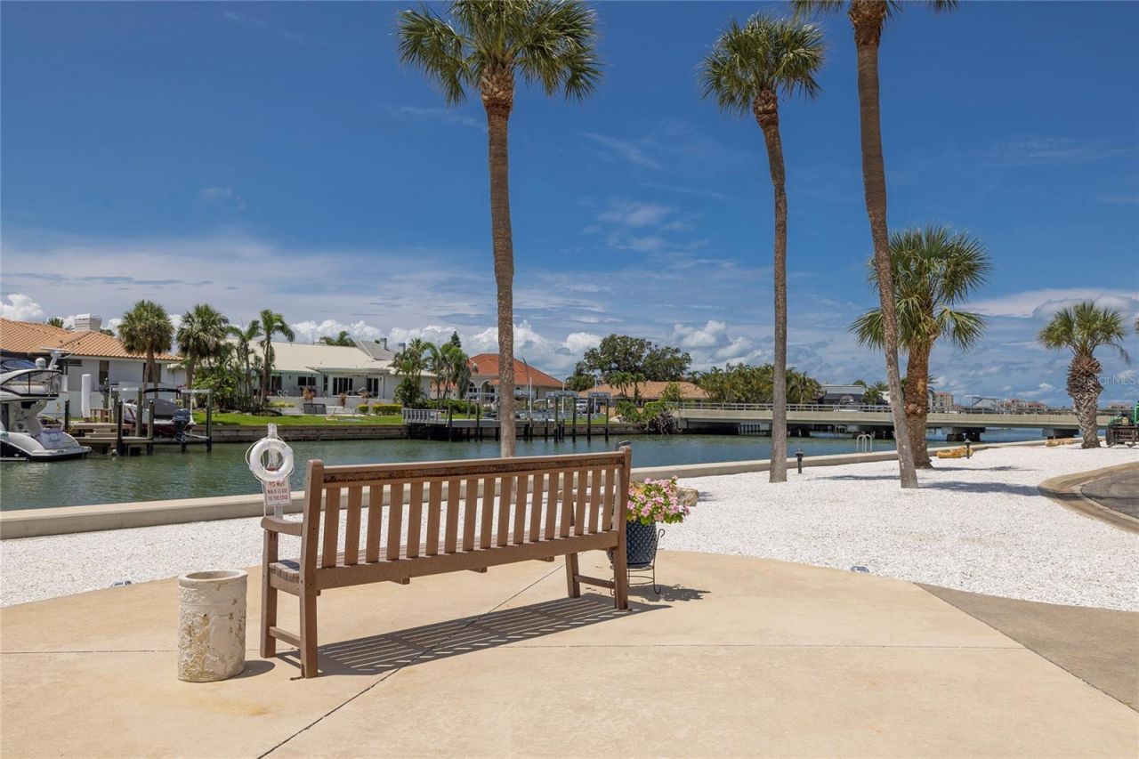 4900 Brittany Drive S, Unit 613, Saint Petersburg, FL 33715 Photo