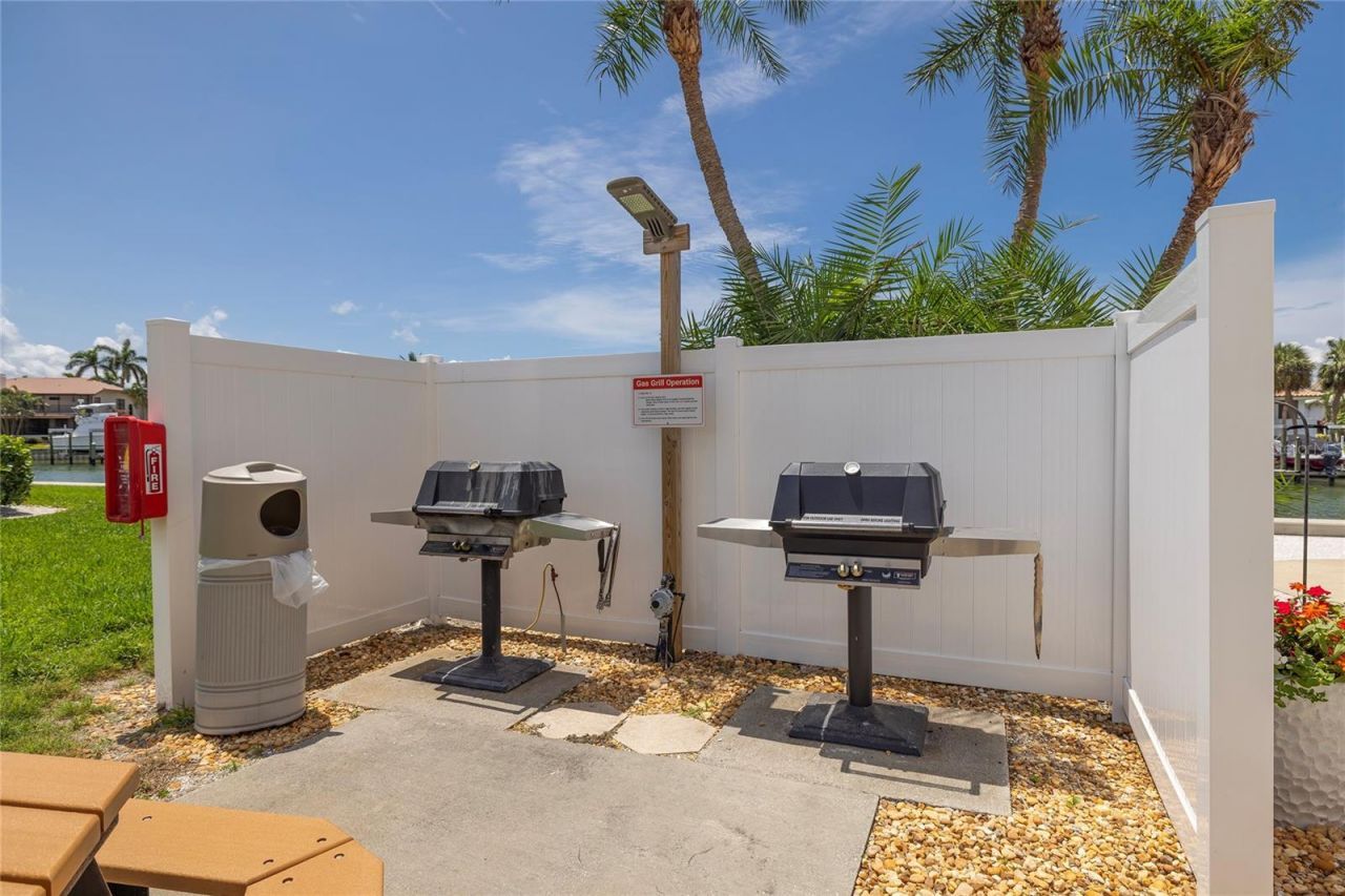 4900 Brittany Drive S, Unit 613, Saint Petersburg, FL 33715 Photo