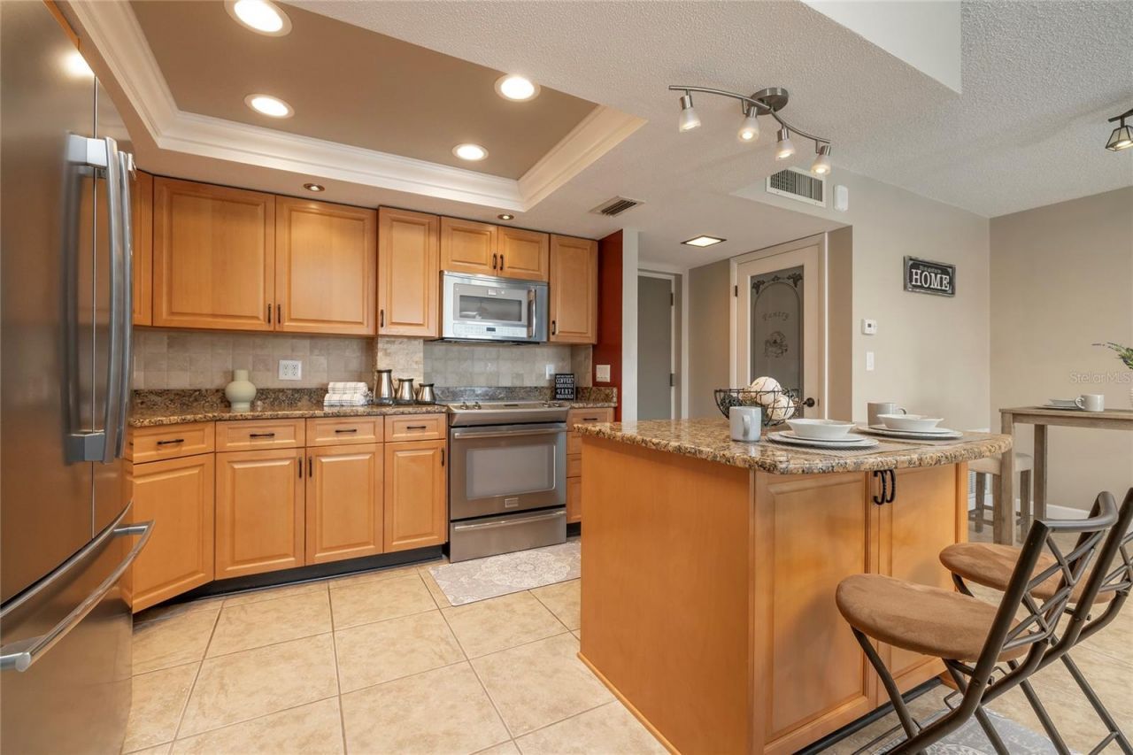 4900 Brittany Drive S, Unit 613, Saint Petersburg, FL 33715 Photo