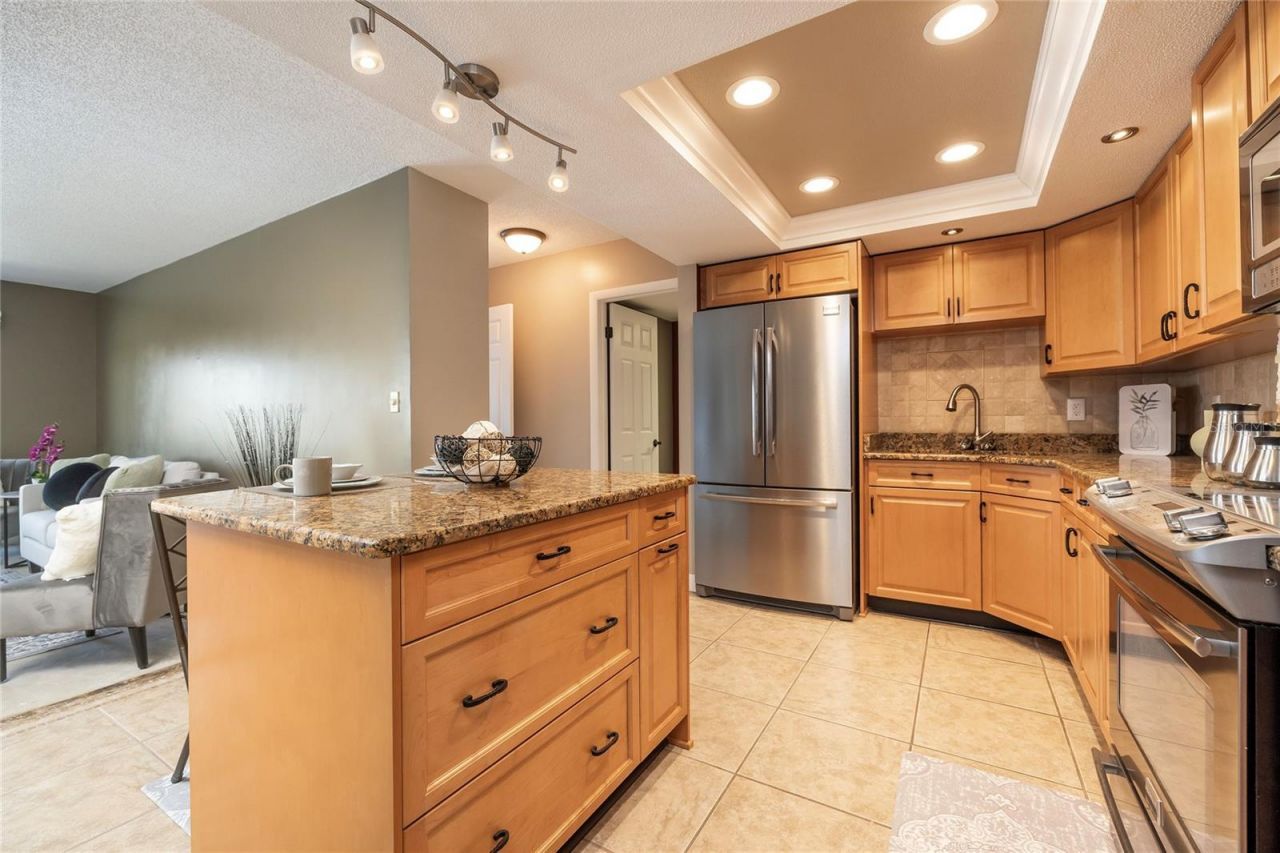 4900 Brittany Drive S, Unit 613, Saint Petersburg, FL 33715 Photo