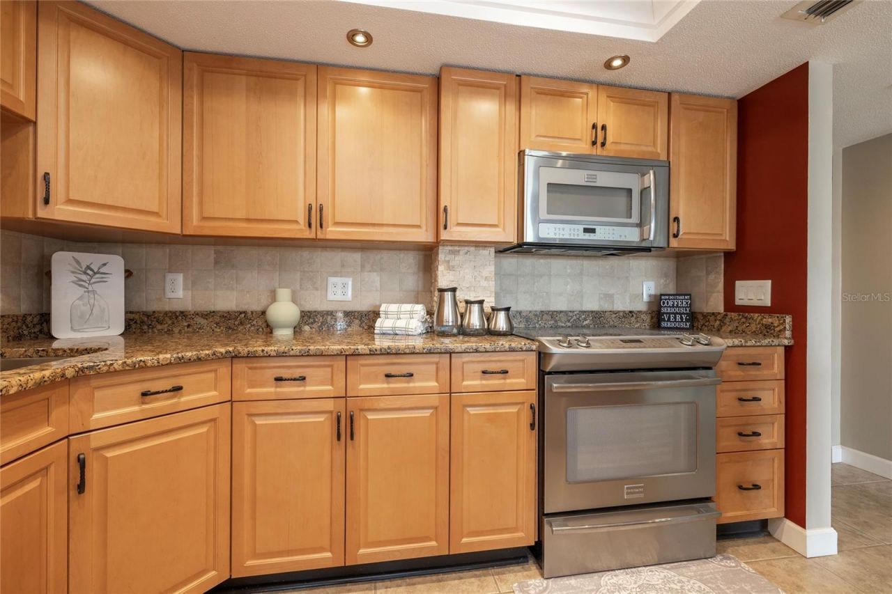 4900 Brittany Drive S, Unit 613, Saint Petersburg, FL 33715 Photo