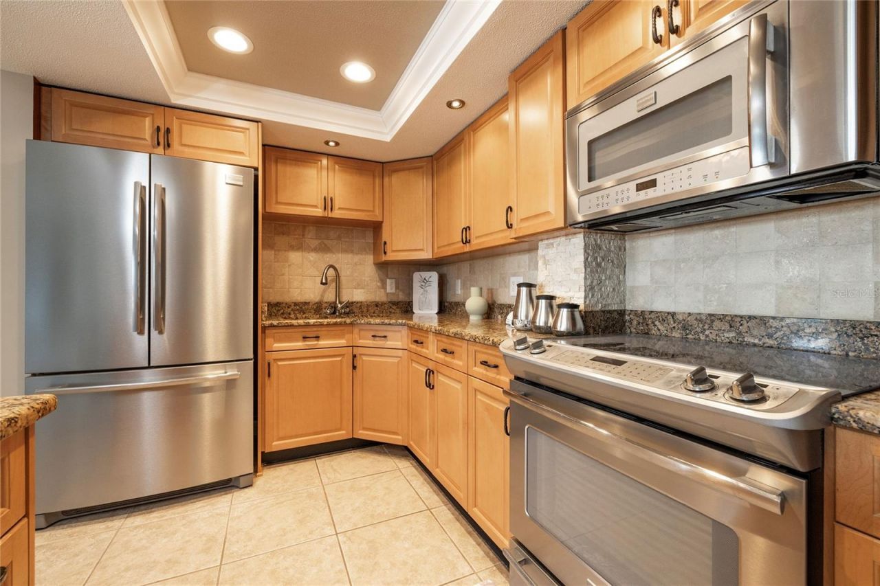 4900 Brittany Drive S, Unit 613, Saint Petersburg, FL 33715 Photo