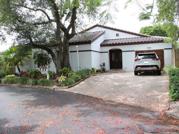 11861 SW 92nd Ln, Miami, FL 33186