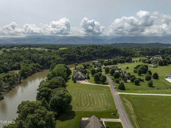 613 Waterstone Circle, Greeneville, TN 37745