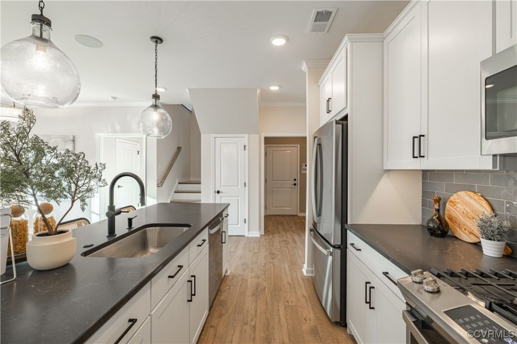 16407 Creekstone Point Avenue, Chesterfield, VA 23120 Main Photo