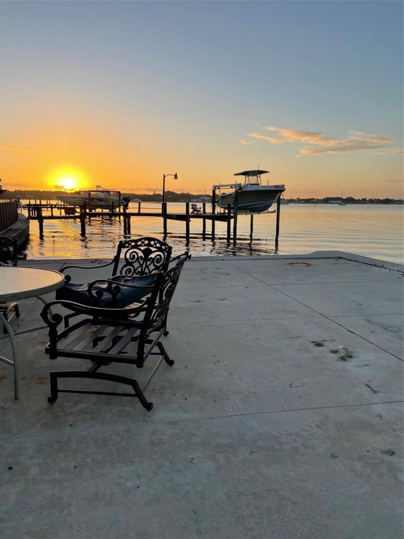 4771 Baywood Point Drive S, Gulfport, FL 33711 Photo