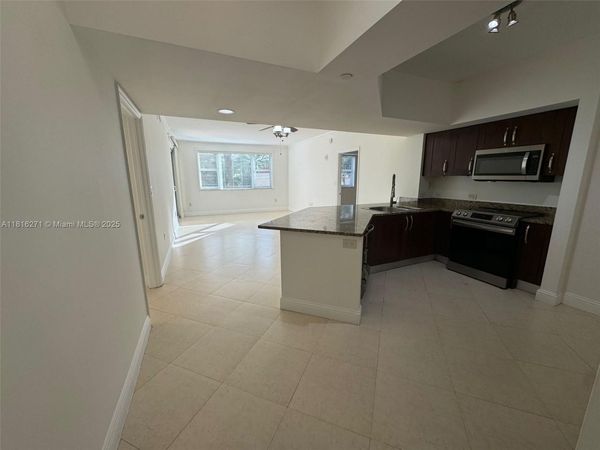19900 E Country Club Dr, Unit 209, Aventura, FL 33180