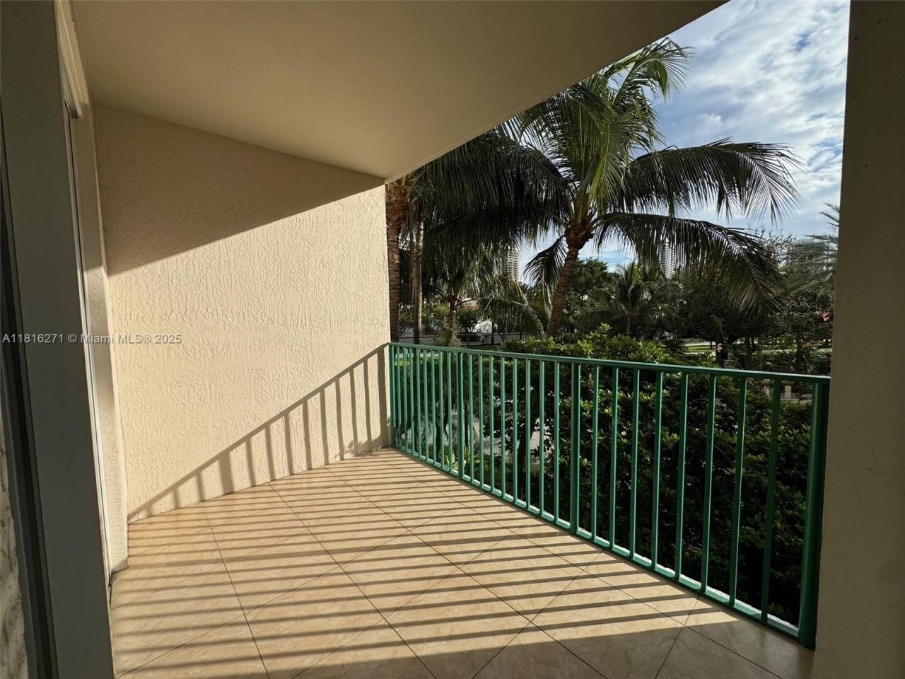 19900 E Country Club Dr, Unit 209, Aventura, FL 33180 Photo