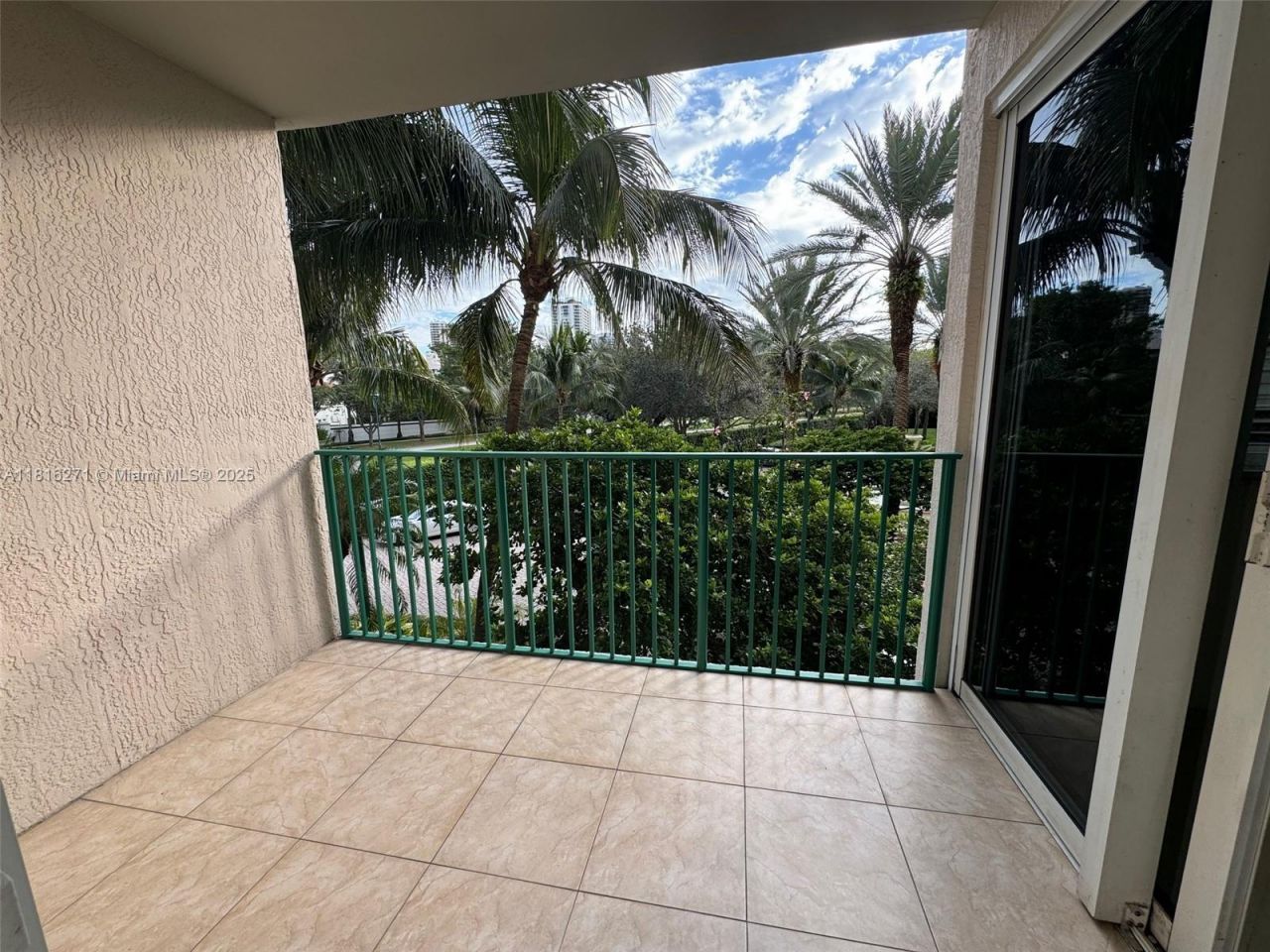 19900 E Country Club Dr, Unit 209, Aventura, FL 33180 Photo