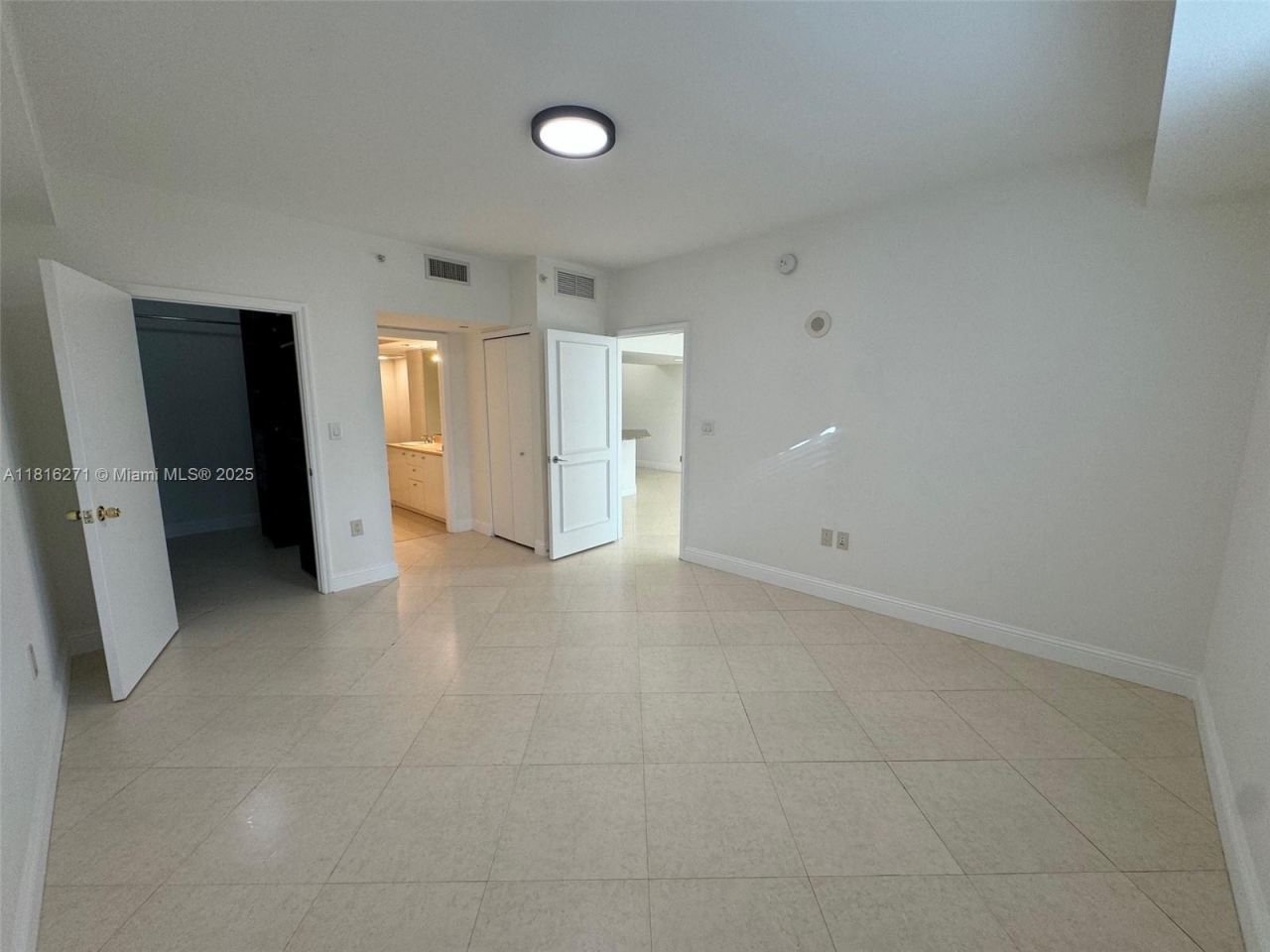 19900 E Country Club Dr, Unit 209, Aventura, FL 33180 Photo