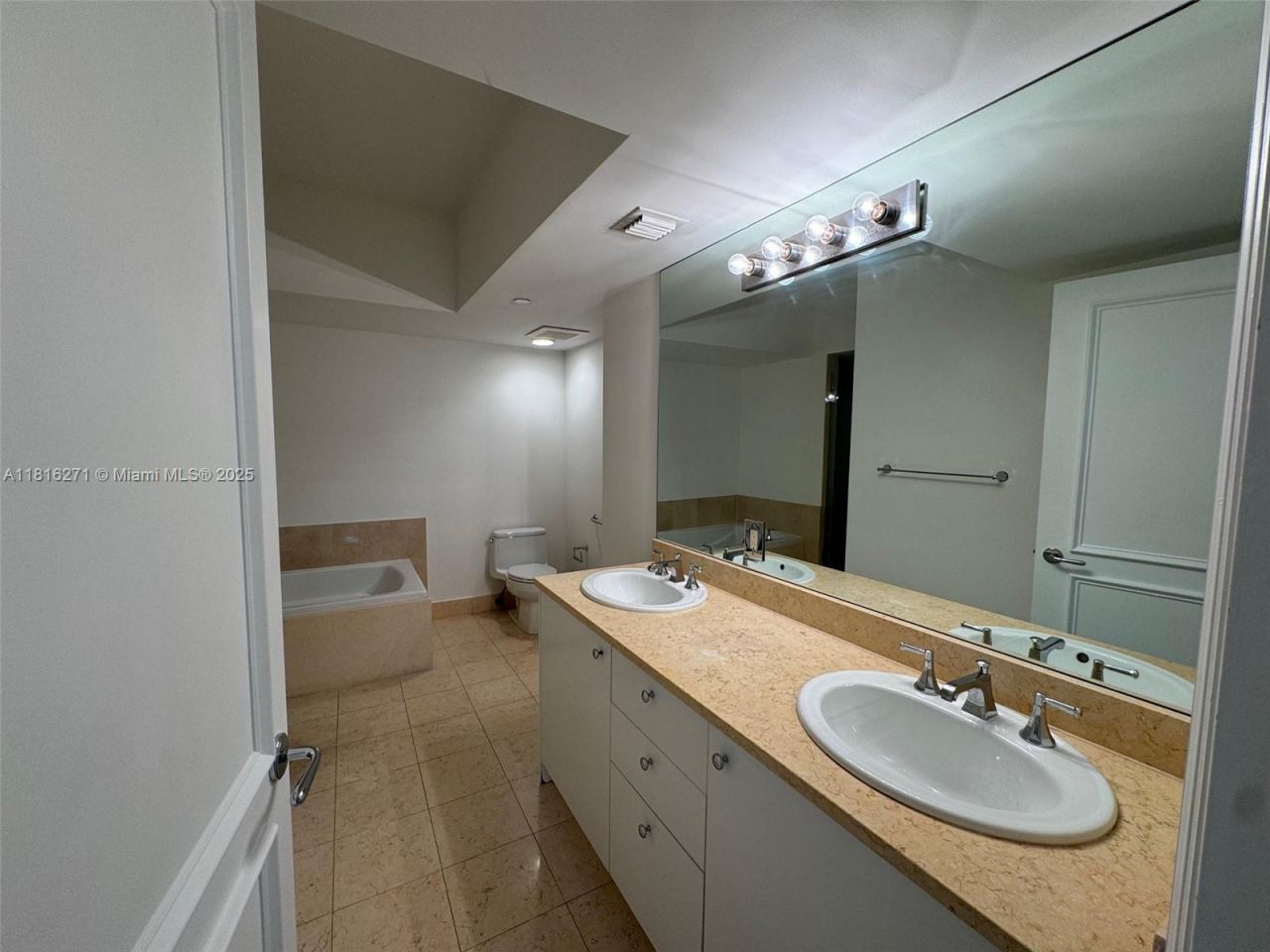 19900 E Country Club Dr, Unit 209, Aventura, FL 33180 Photo