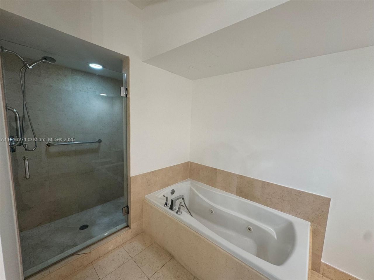 19900 E Country Club Dr, Unit 209, Aventura, FL 33180 Photo