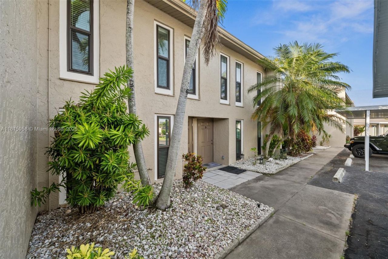 4803 SW Santa Barbara Ct, Unit 5, Cape Coral, FL 33914 Photo