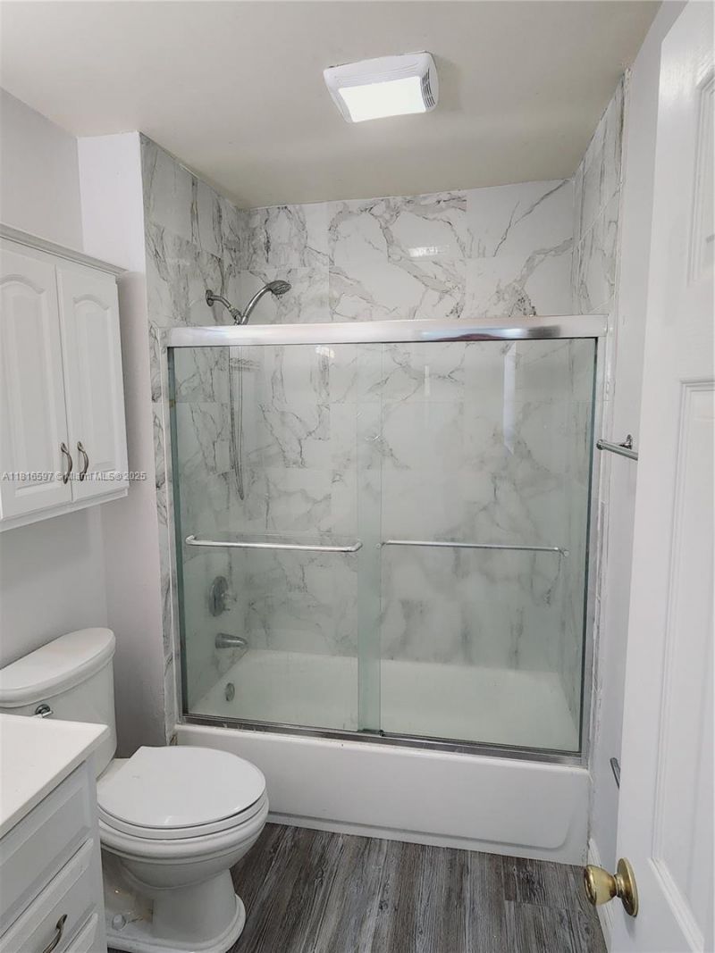 8000 Fairview Dr, Unit 301, Tamarac, FL 33321 Photo