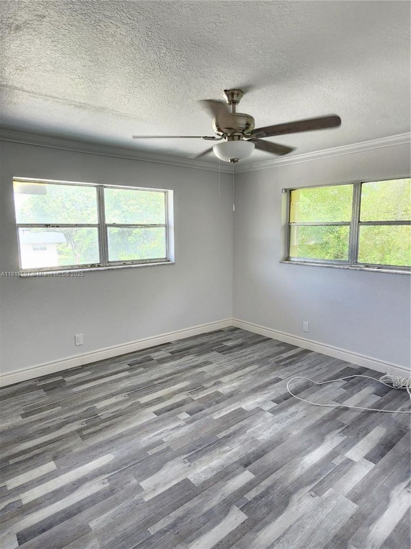 8000 Fairview Dr, Unit 301, Tamarac, FL 33321 Photo