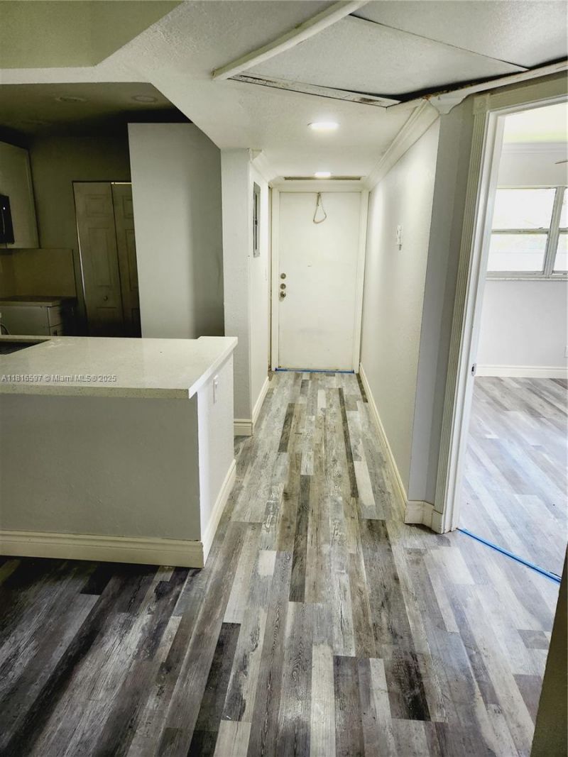 8000 Fairview Dr, Unit 301, Tamarac, FL 33321 Photo